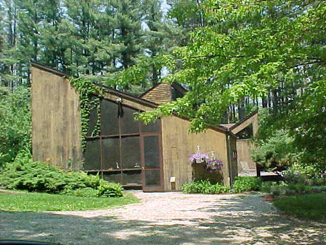 Building photograph for 40 CANTERBURY LANE